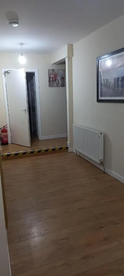 Lovely Spacious Double Beds Sleeps 8 Edinburgh